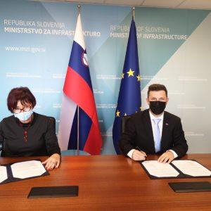 Podpis treh sporazumov o financiranju pomembnih infrastrukturnih investicij pomeni začetek urejanja ključnih prometnih izzivov v Občini Hrpelje-Kozina 1